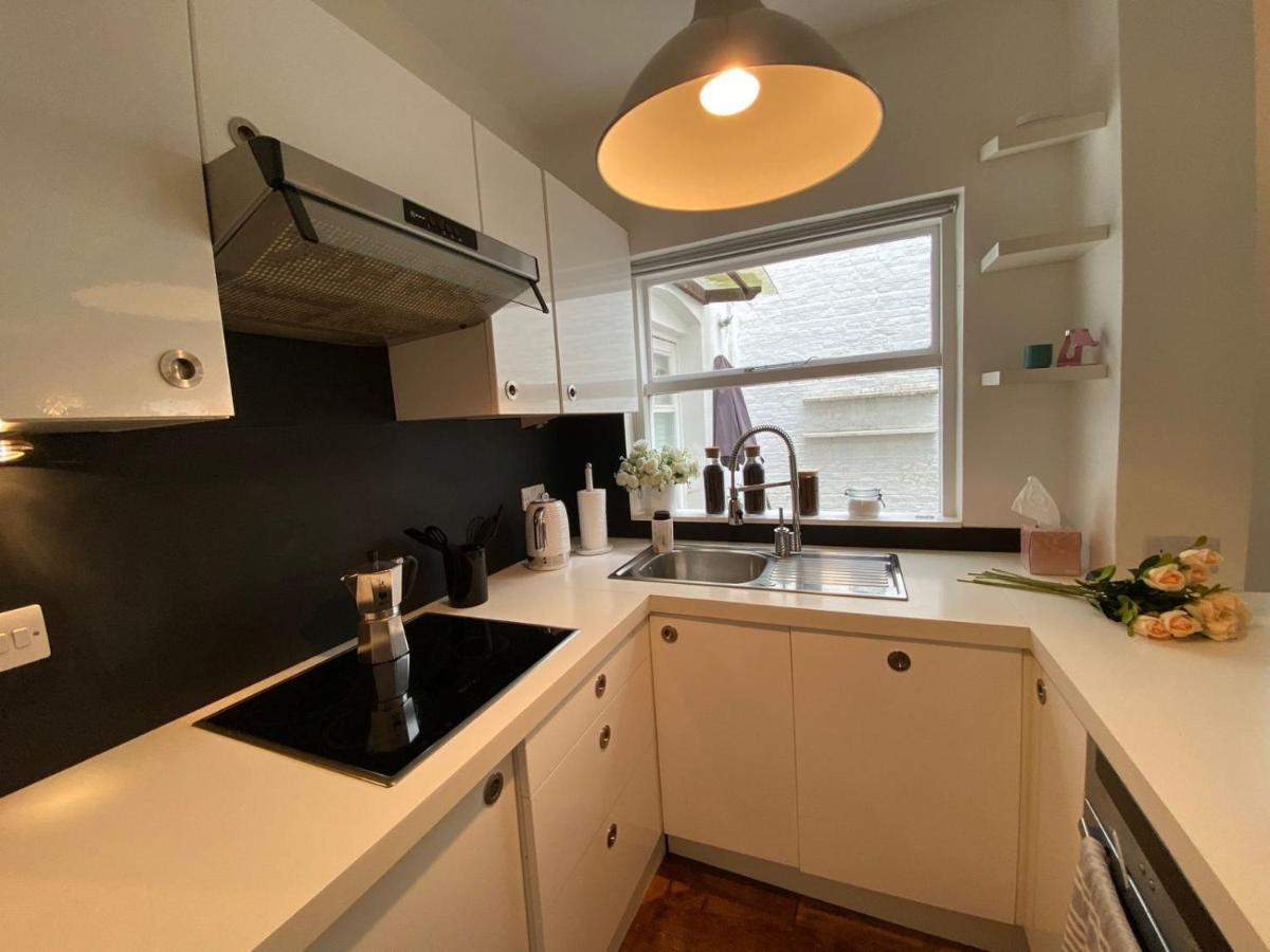 Spacious 1 Bedroom Flat With Private Garden. Ideal For Business Travelers And Couples. 2 Mins Away From Paddington Station. Appartement